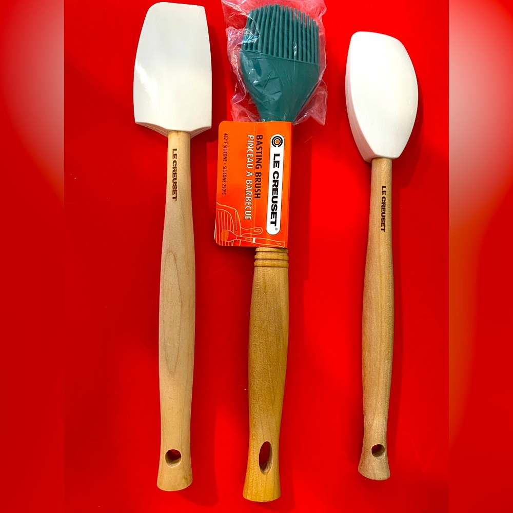 Le Creuset lot of 3 in Spatulas and Basting Brush.